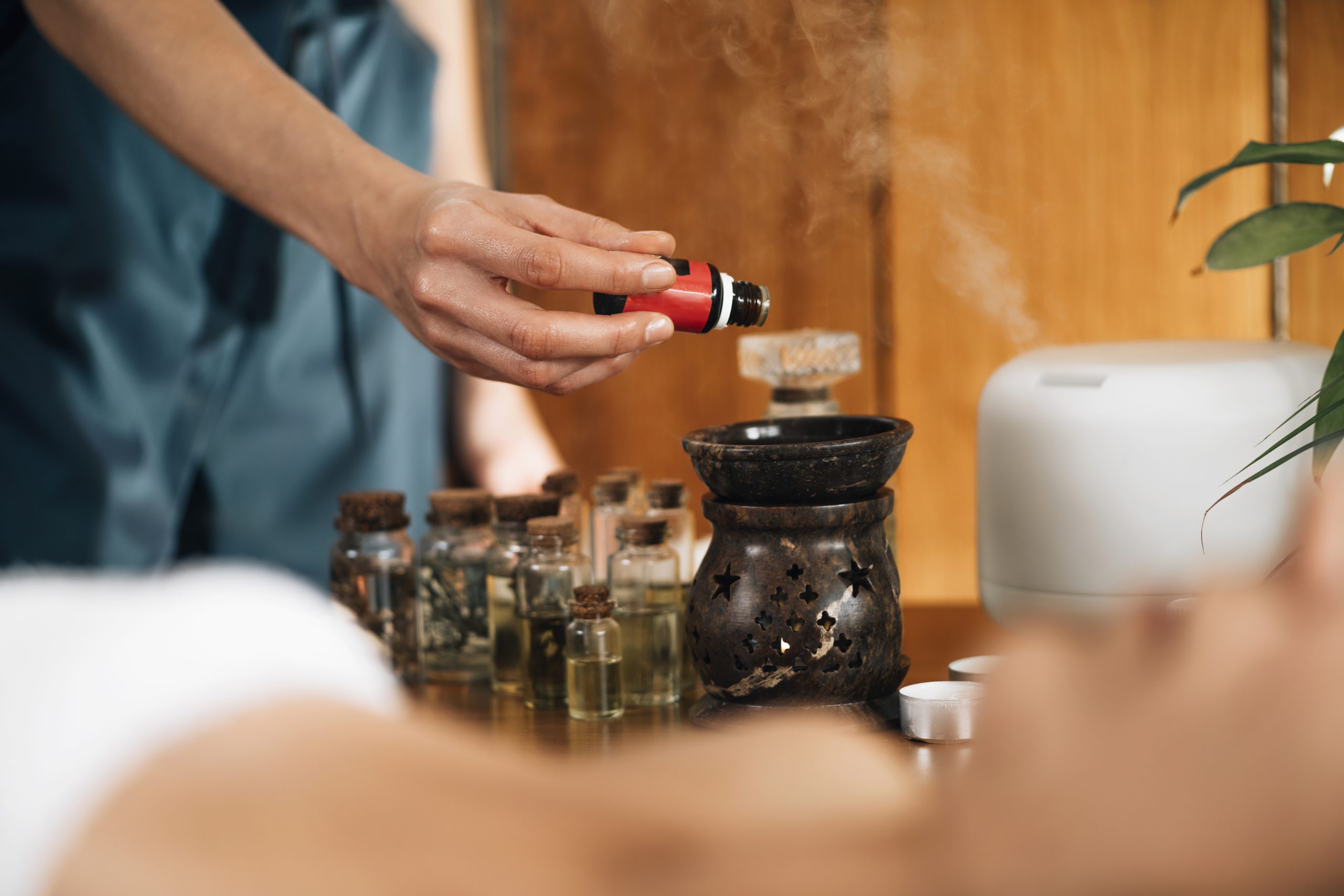 ayurveda-aromatherapy-massage-pouring-aromatic-oi-2024-10-18-08-51-31-utc